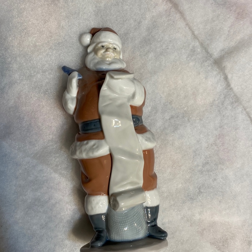 Lladro 6657.  Santas list.